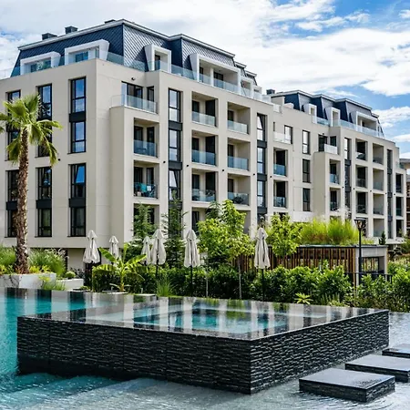 Marina Azur- 100m From The & Spa! Luxury Apartment! דירה סנט קונסטנטין והלנה