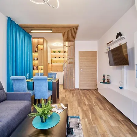 Marina Azur- 100m From The & Spa! Luxury Apartment! דירה *