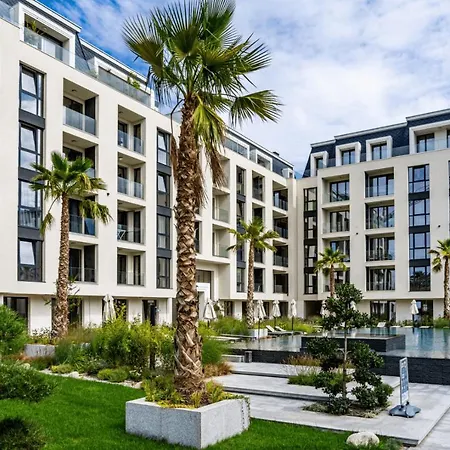 Marina Azur- 100m From The & Spa! Luxury Apartment! דירה סנט קונסטנטין והלנה