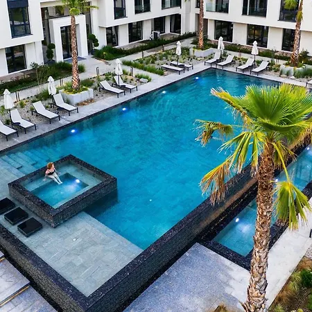 Marina Azur- 100m From The & Spa! Luxury Apartment! דירה סנט קונסטנטין והלנה