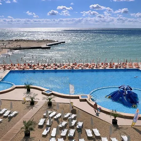 Marina Azur- 100m From The & Spa! Luxury Apartment! דירה