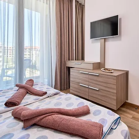 Marina Azur- 100m From The & Spa! Luxury Apartment! סנט קונסטנטין והלנה