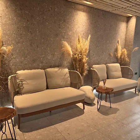 דירה Marina Azur- 100m From The & Spa! Luxury Apartment! סנט קונסטנטין והלנה
