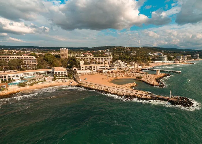 Marina Azur- 100m From The & Spa! Luxury Apartment! דירה סנט קונסטנטין והלנה